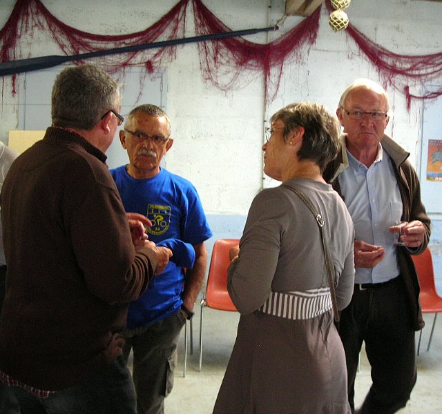 2012-06-07 22 Ca discute.JPG